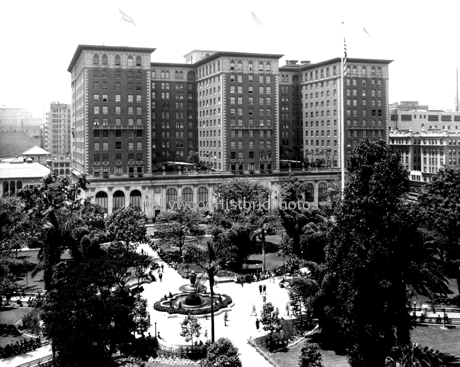 Biltmore Hotel 1929 2 5th St. & Grand Ave. wm.jpg